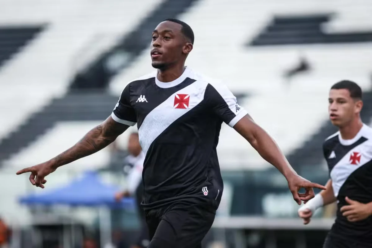 Bahia encaminha contratação de zagueiro promissor da base do Vasco