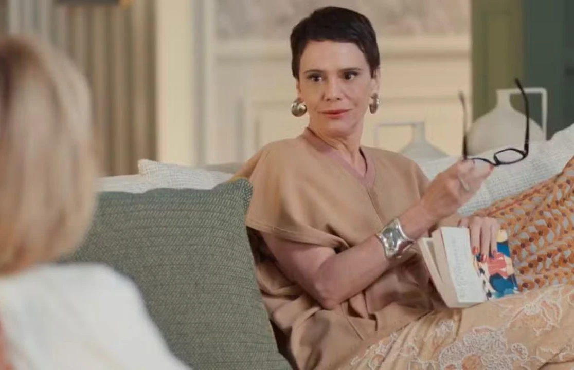 Saiba quais livros Celina aparece lendo em 'Vale Tudo'
