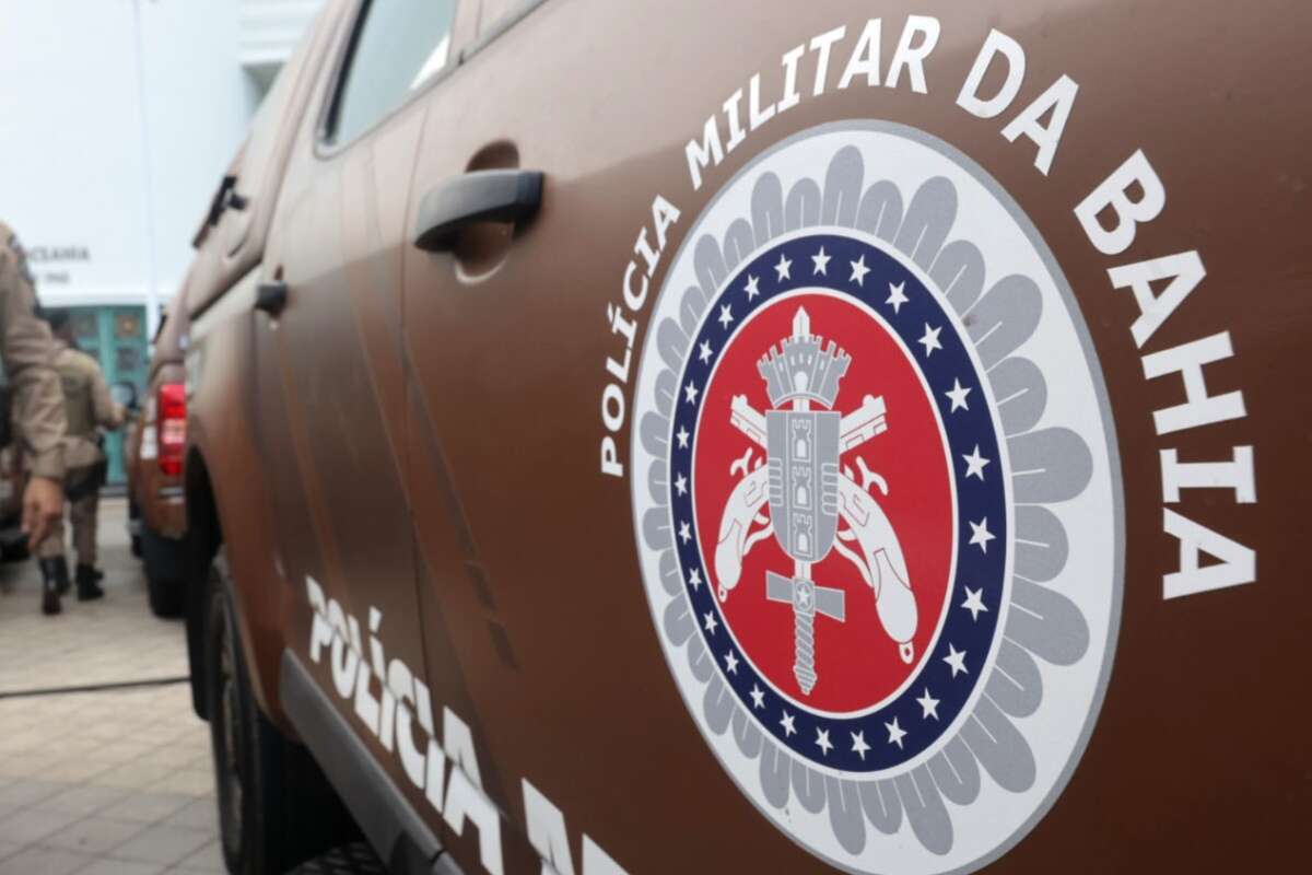 Homem entra em luta corporal com policial, leva tiro e morre em Itapuã