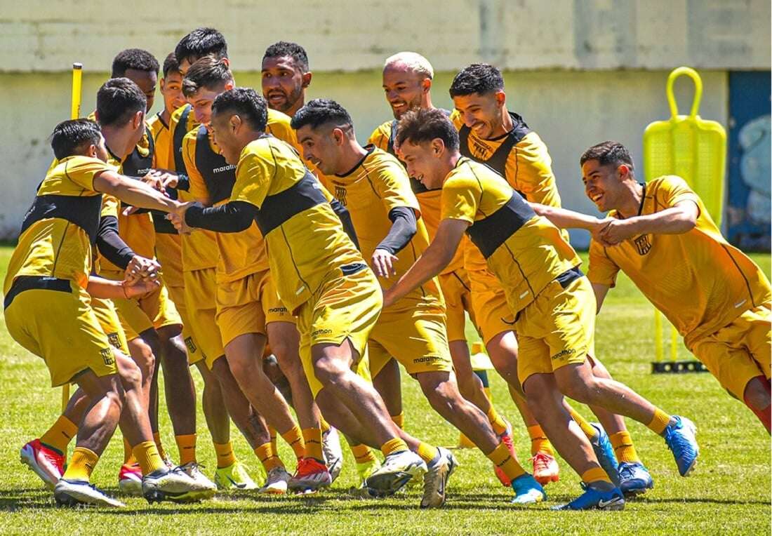 Rival do Bahia na Libertadores contratou técnico brasileiro ex-City e sete reforços