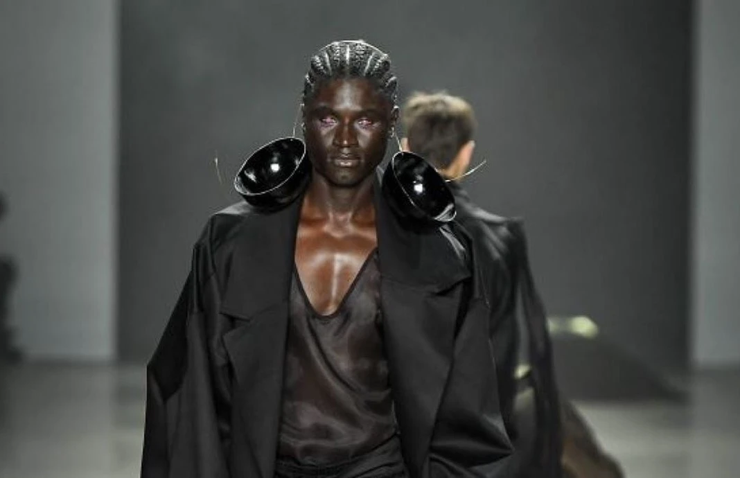 Conheça o modelo guineense revelado na Bahia que é recordista de desfiles no SPFW