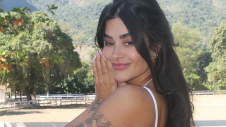 Aline Campos mostra antes e depois após remoção de tatuagem: 'Era feia e enorme'
