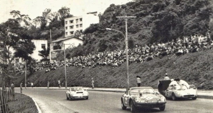 Você sabia que Salvador já teve corrida de carros na Avenida Centenário?