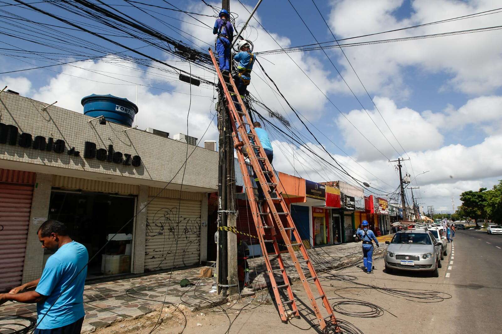 Coelba vai notificar operadoras de telefonia após incêndio em Pau da Lima