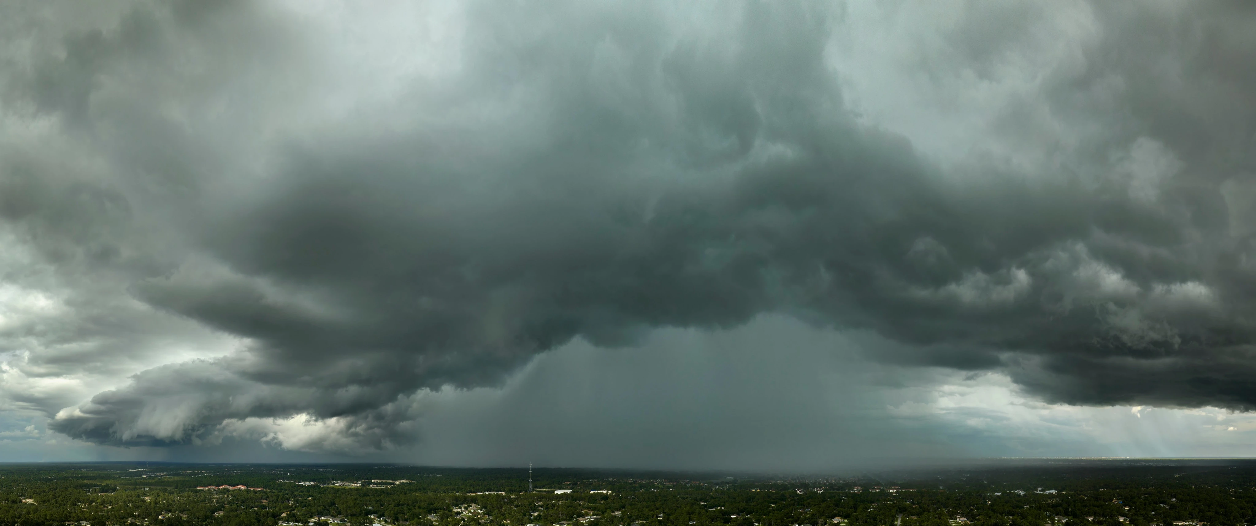 Inmet emite alerta de tempestade para chuva, ventos fortes e granizo em sete estados