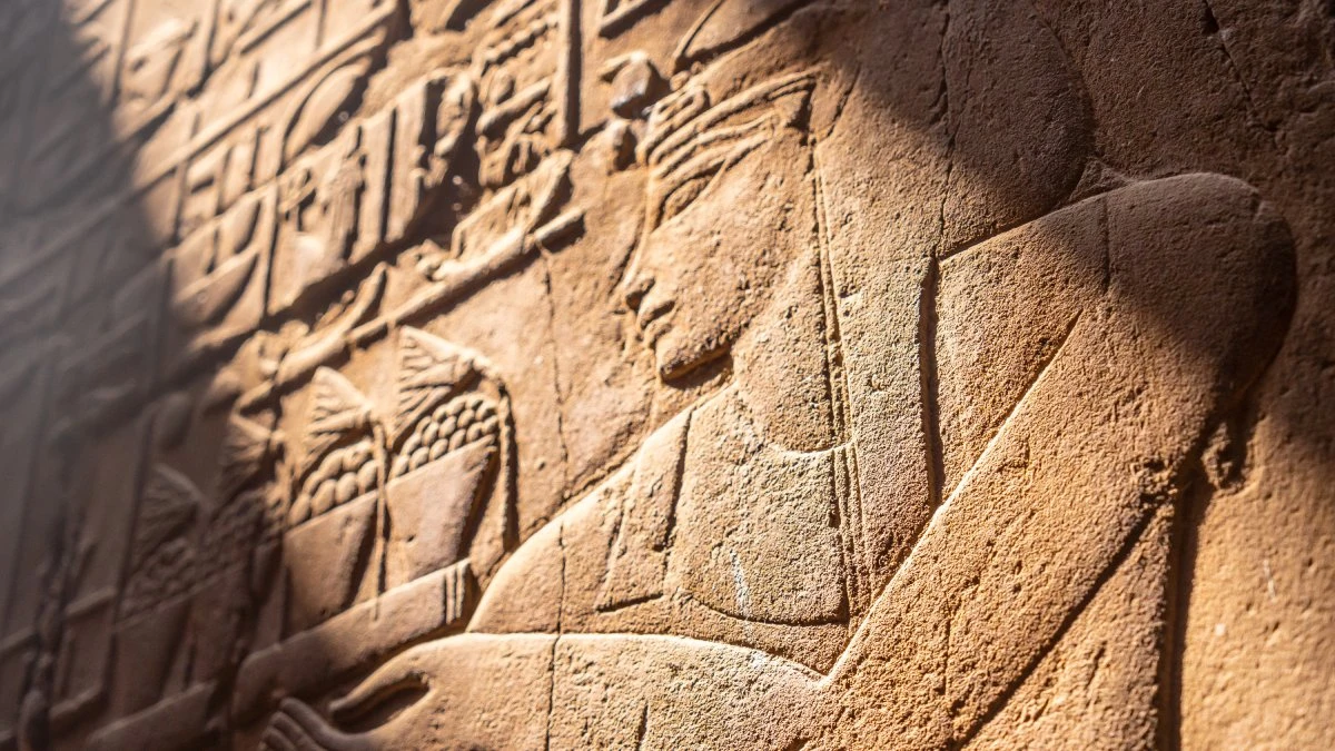 Porto encontrado debaixo d'água no Egito dá pistas sobre uma das personagens mais enigmáticas da história