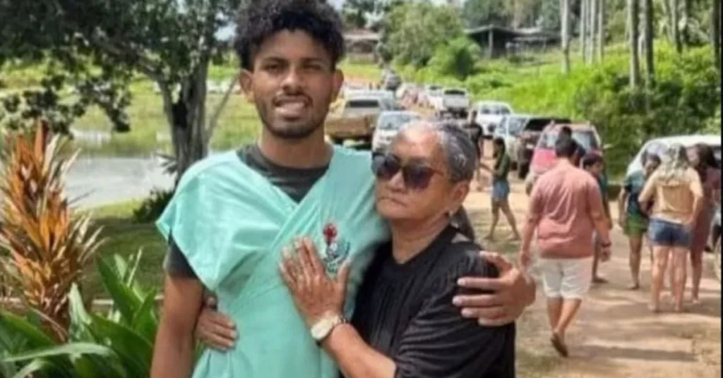 Filho mata a mãe a facadas após homenagem em culto e batismo: 'Deus mandou'