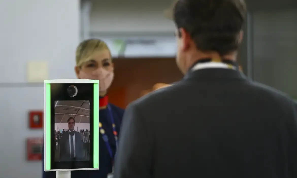Bandidos usam promessa de emprego para obter biometria facial e aplicar golpes de até R$ 170 mil