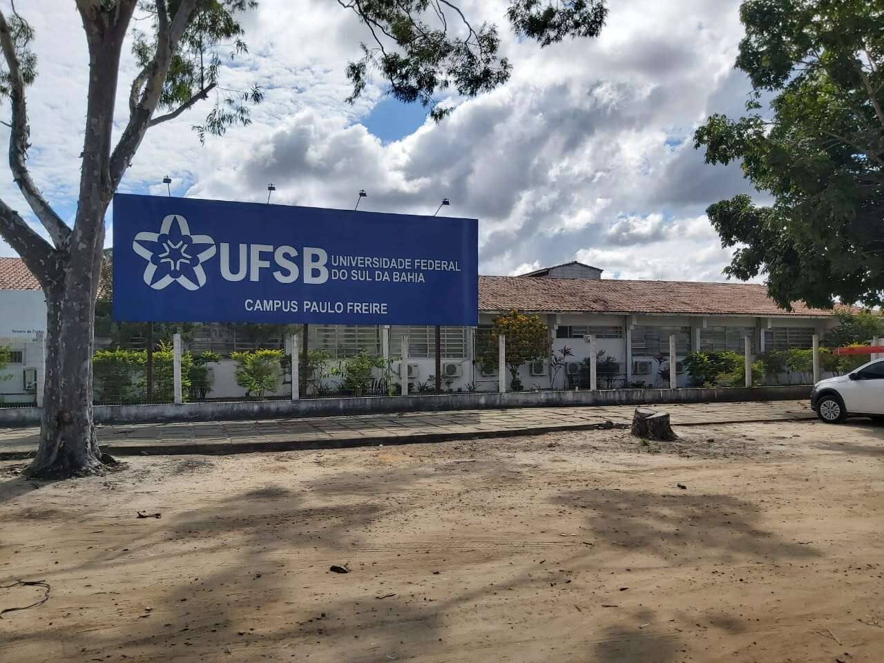 Universidade baiana abre concurso com salários de até R$ 4,9 mil; confira vagas