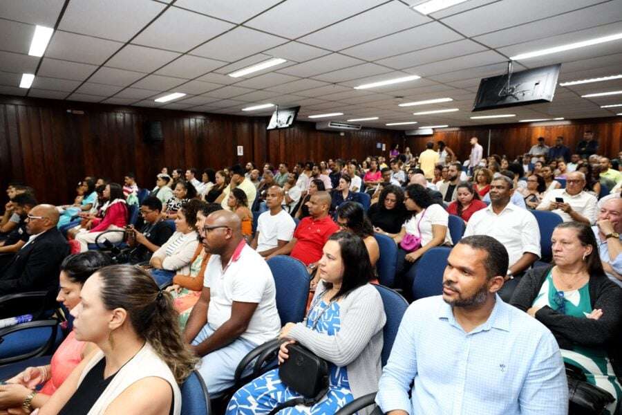 Rede estadual vai contratar 52 psicólogos e 52 assistentes sociais