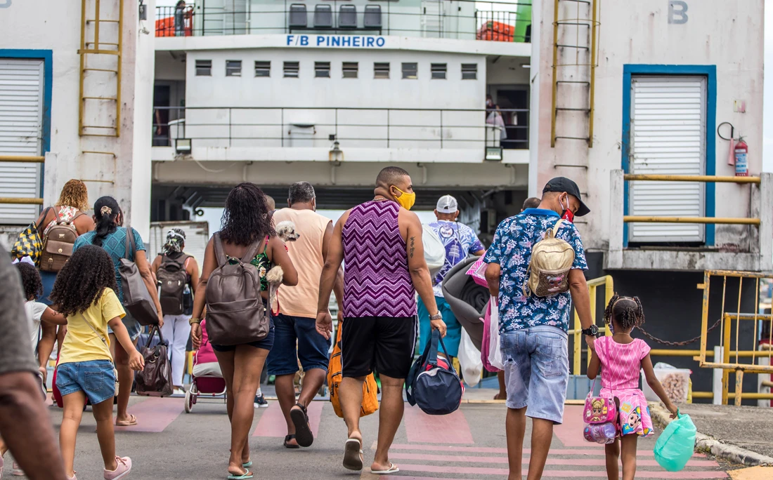 Ferry-boat suspende travessia de veículos pesados e motos devido ao mau tempo