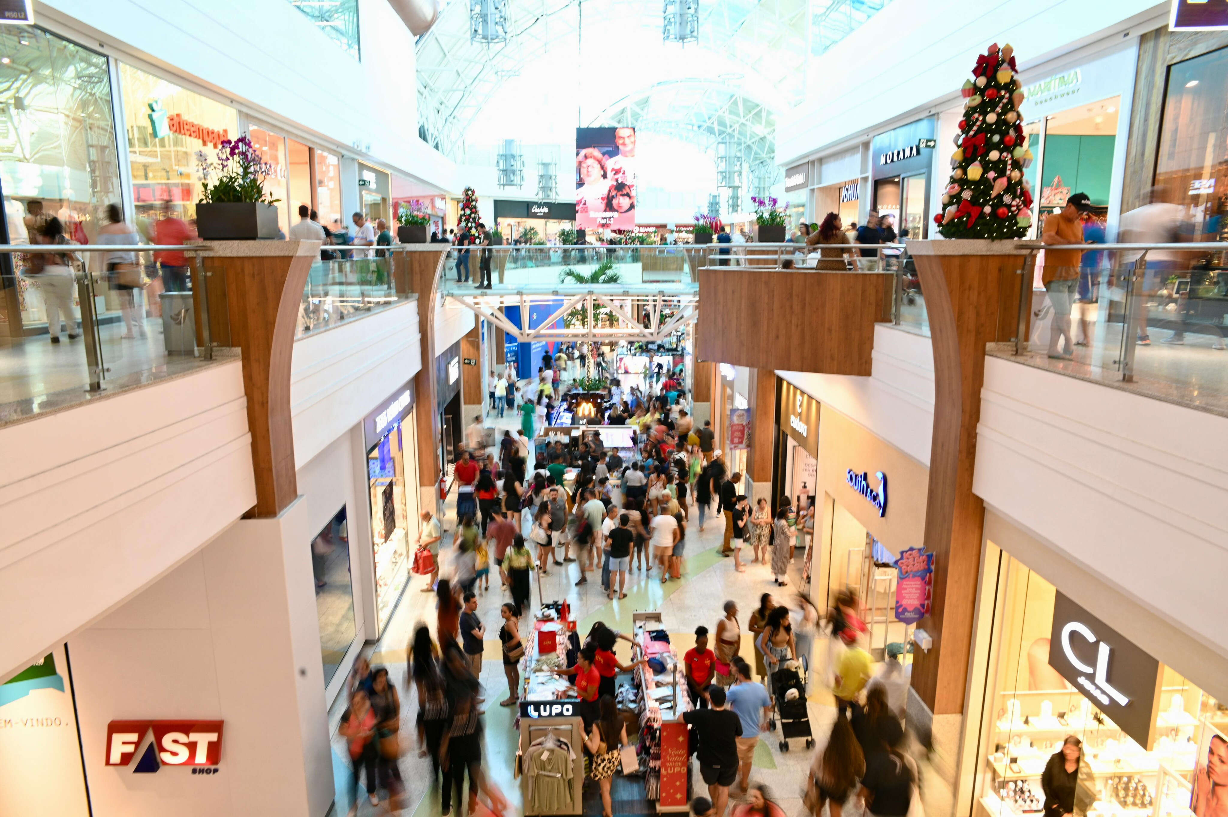 Não comprou os presentes ainda? Veja os horários dos shoppings nesta terça