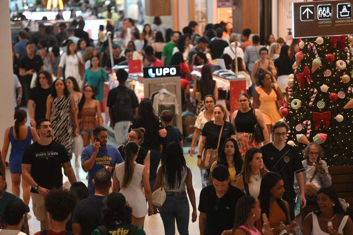 Corrida pelo presente: clientes vão aos shoppings para as últimas compras antes do Natal