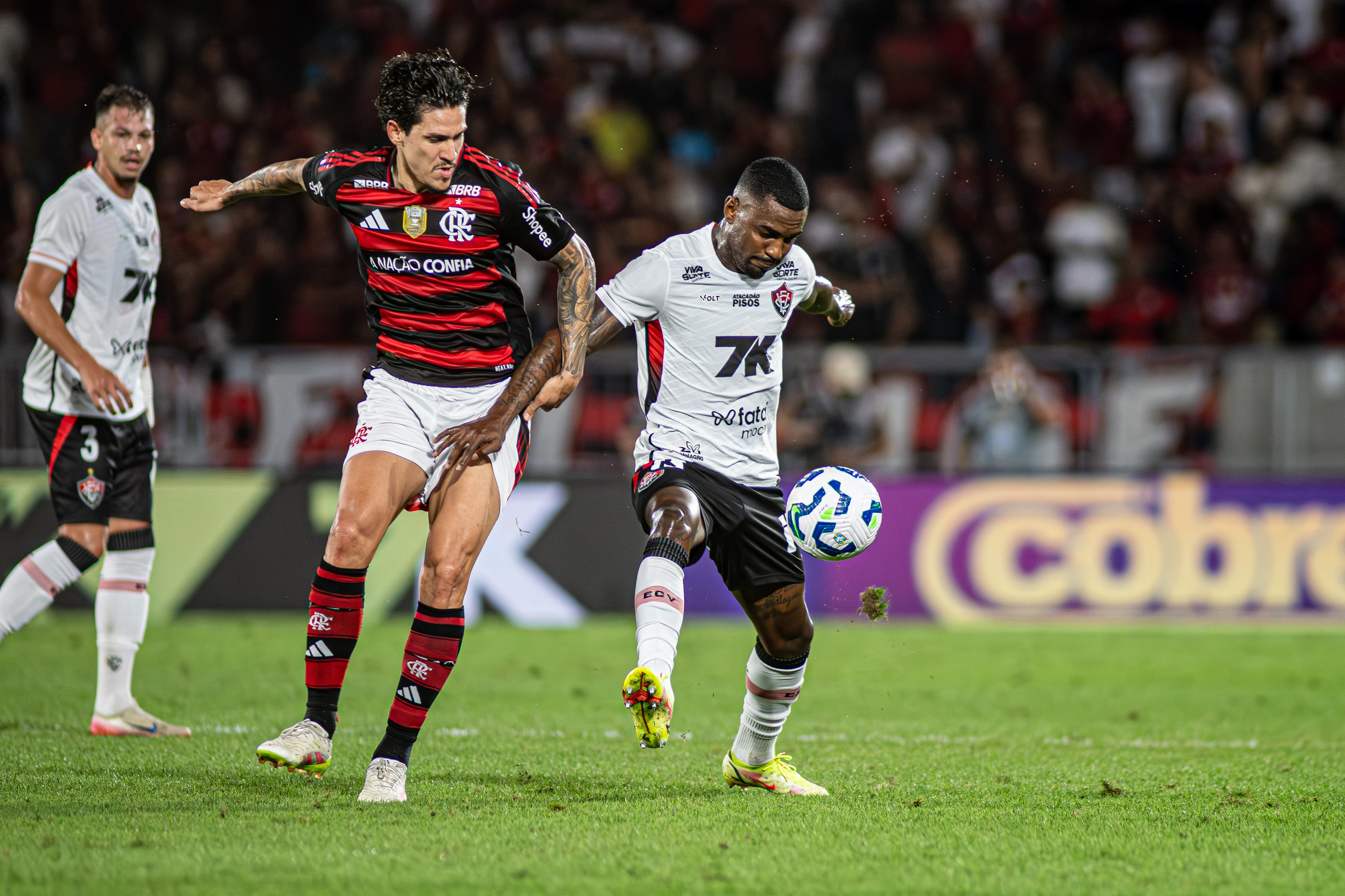 Provocação e memes tomam conta das redes após Vitória levar goleada de 8 x0 : 'Colossal'
