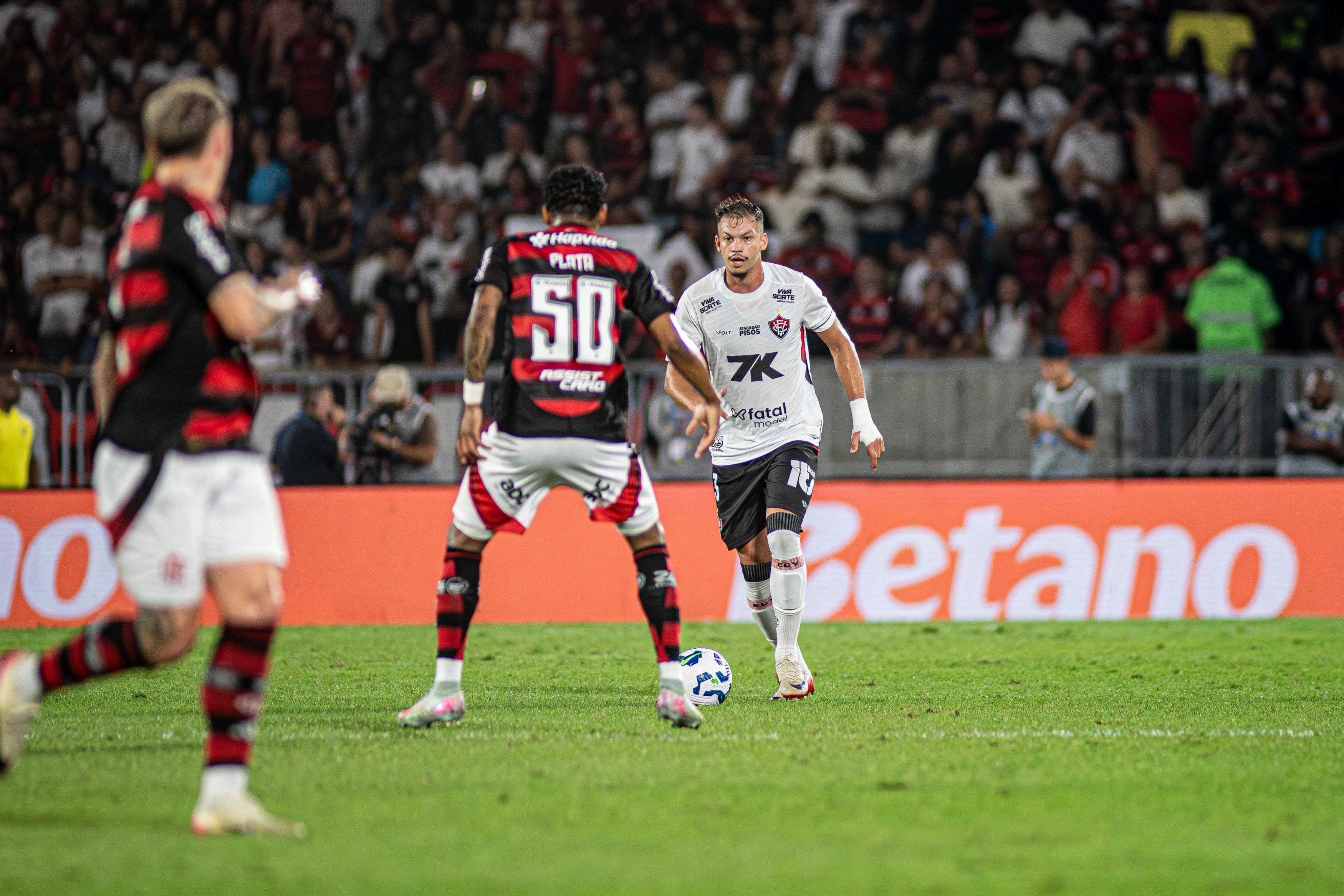 Vitória é atropelado pelo Flamengo e sofre a maior goleada da era dos pontos corridos