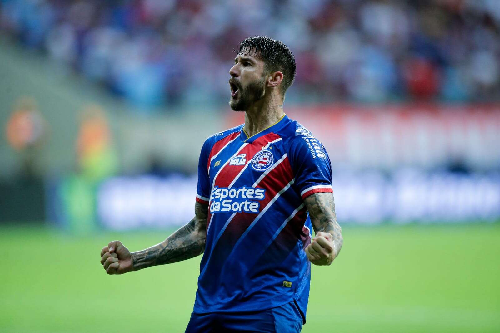 Bahia acerta o pé no segundo tempo, vence o Atlético-MG por 3x0 e volta ao G6 do Brasileirão