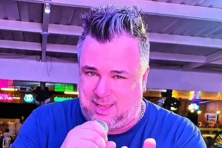 Cantor sertanejo morre em colisão frontal após invadir contramão; mulher fica gravemente ferida