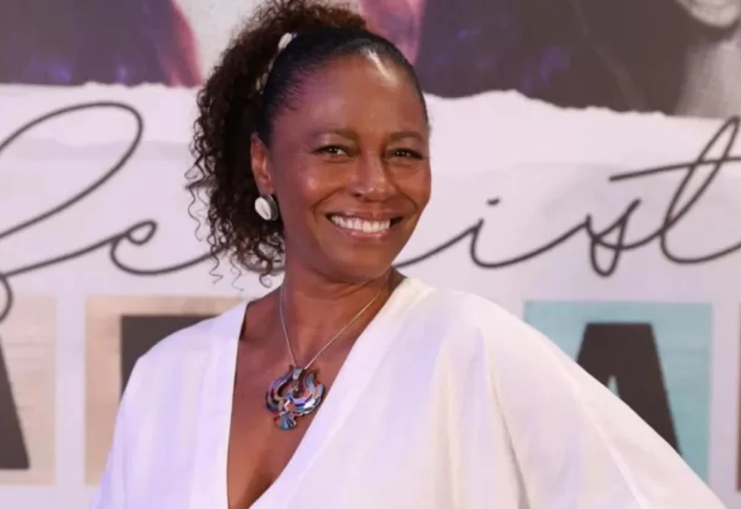 Atriz Edvana Carvalho, de Vale Tudo, apresenta peça no interior da Bahia e participa de Festival Negritudes