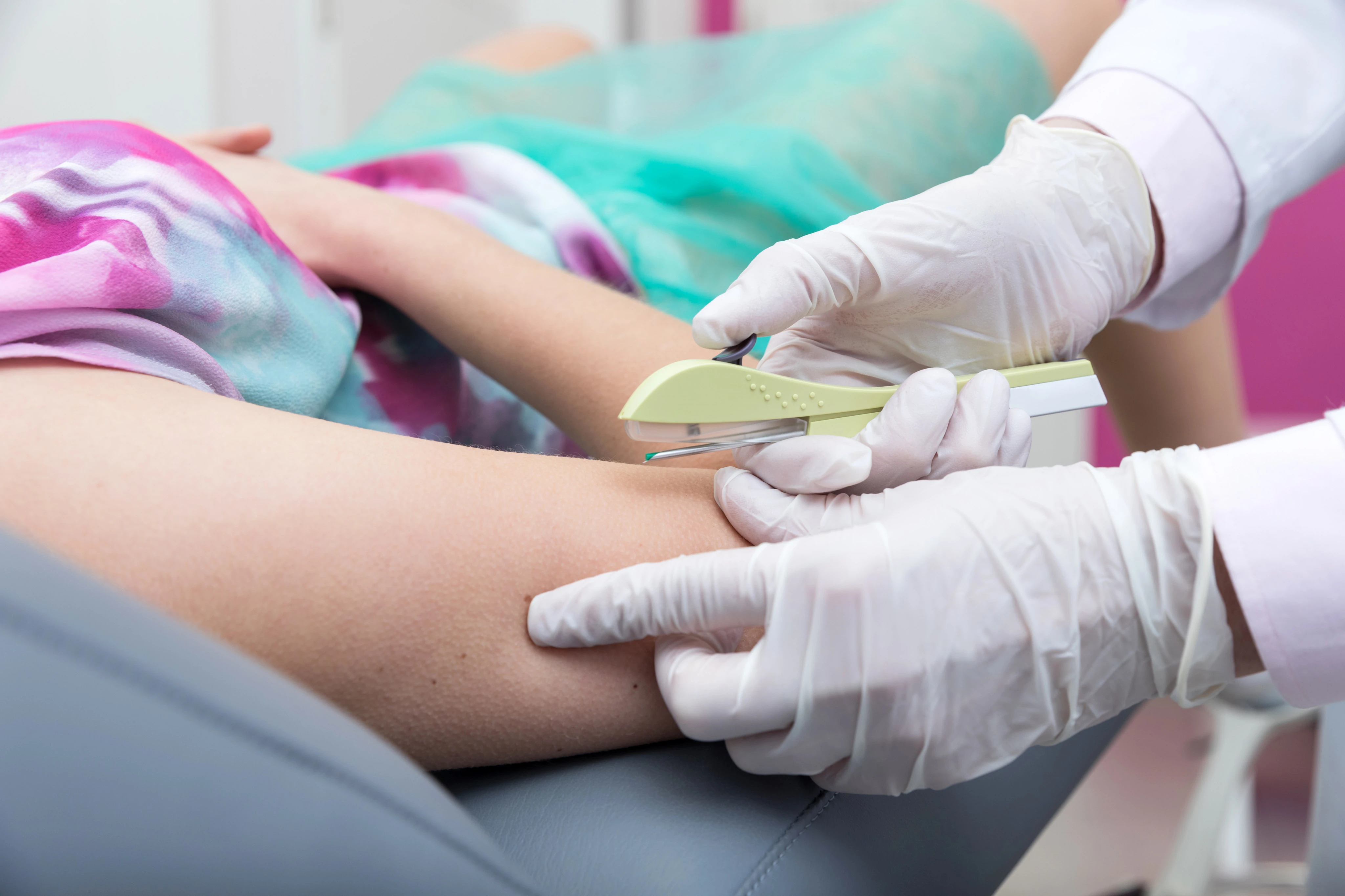 Salvador recebe curso de imersão em implantes hormonais; confira a programação