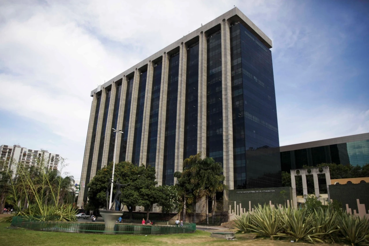 Salário de até R$ 10 mil: prefeitura abre inscrições de concurso público