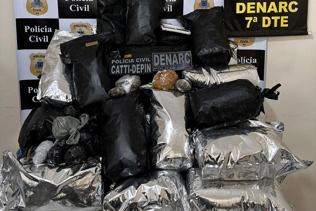 Até no teto: 38 kg de maconha são encontrados em casa na Bahia