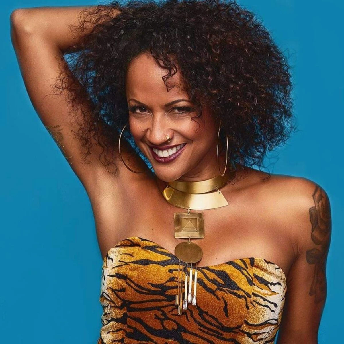 'É uma falta de respeito', diz cantora após ser chamada de velha por empresário