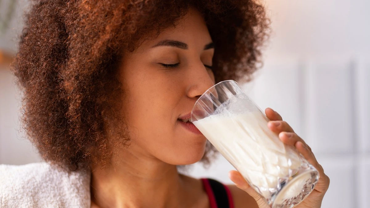 Nutricionista alerta: por que o leite desnatado pode fazer mais mal do que bem