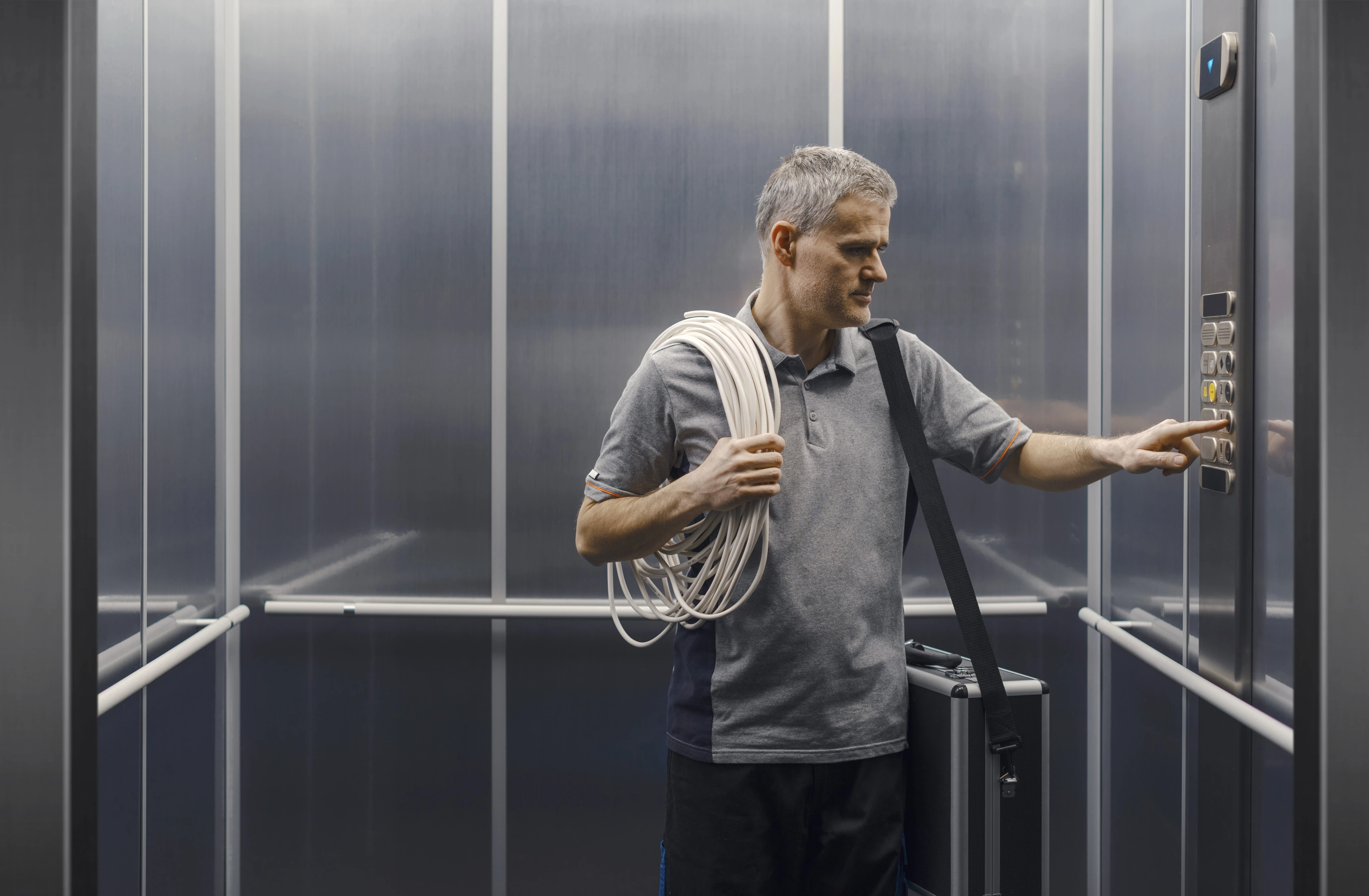 Bahia aprova lei que acaba com distinção entre elevador social e de serviço