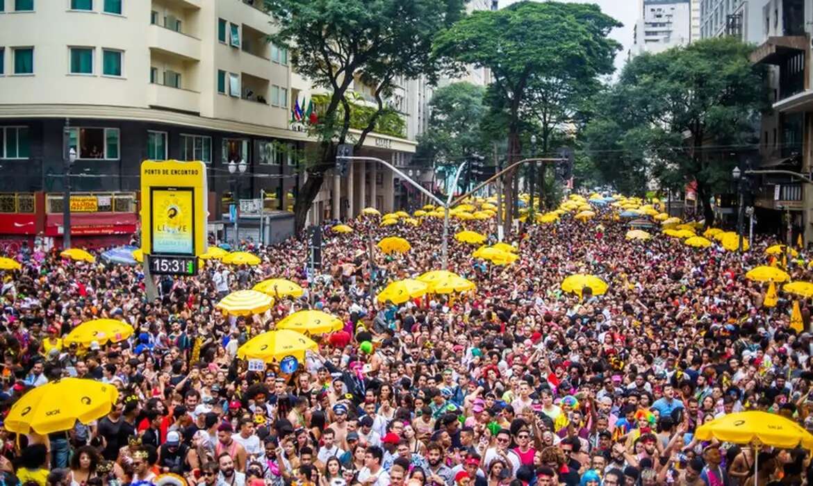 Polícia alerta para novo 'golpe do beijo' durante o Carnaval