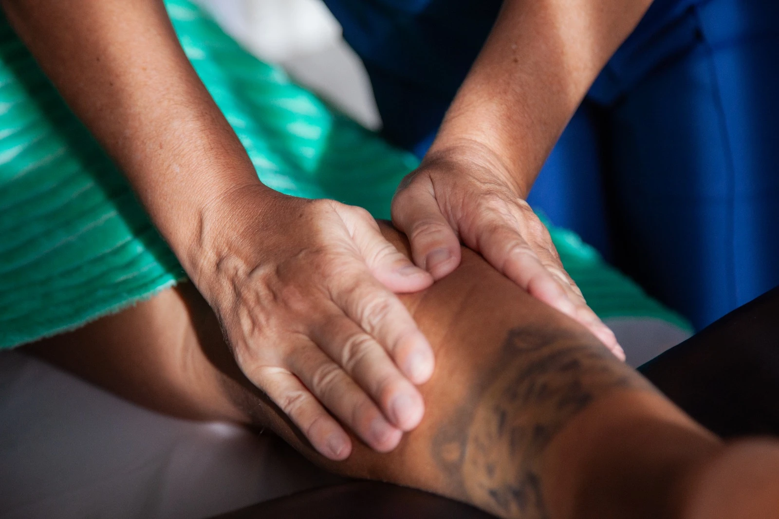 Massoterapia: como o toque no corpo pode aliviar estresse, dores e ansiedade