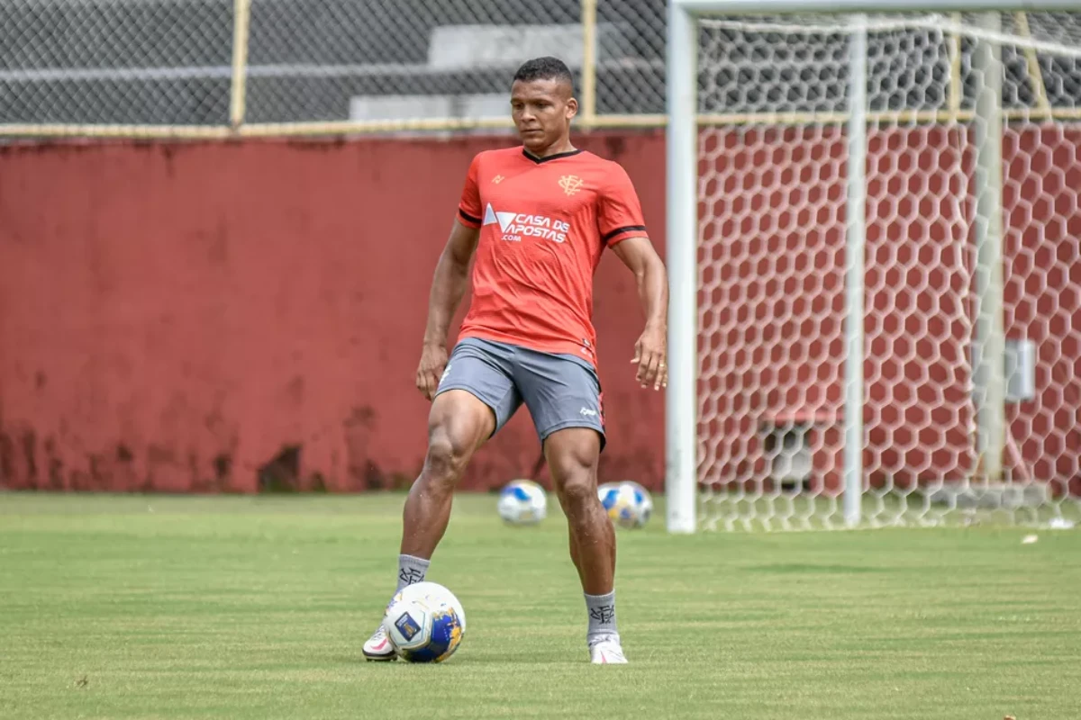 Ex-Vitória brilha na segunda divisão chinesa e vive fase goleadora