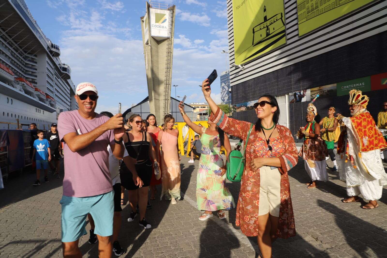 Último navio de cruzeiro de 2024 atraca em Salvador e traz cerca de seis mil turistas