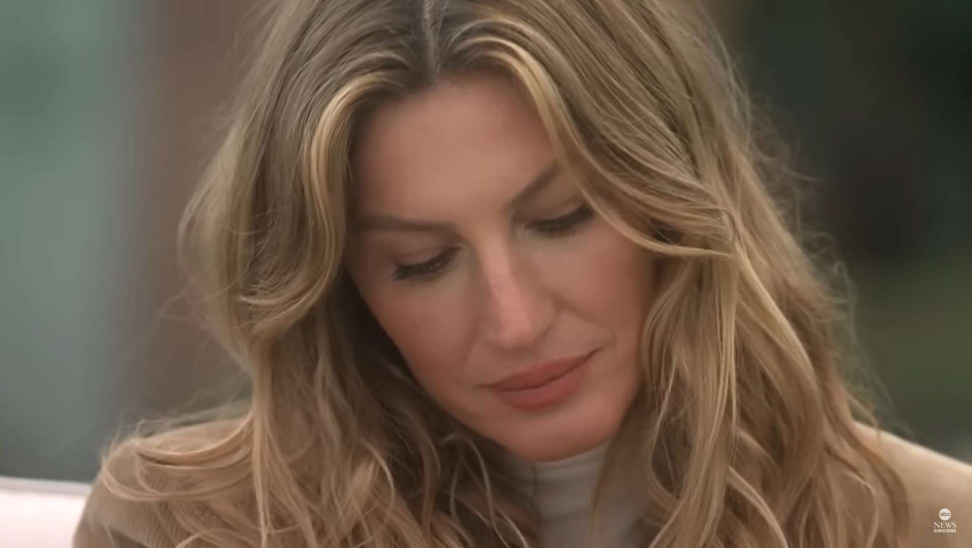 Grávida, Gisele Bündchen fala sobre morte da mãe, vítima de câncer: 'Faz muita falta'