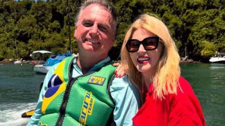 Fizeram as pazes? Val Marchiori curte jet ski com Bolsonaro após esculachar ex-presidente