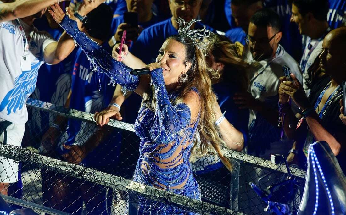 Ivete Sangalo dá bronca em foliões: 'Essa roda aqui é minha'