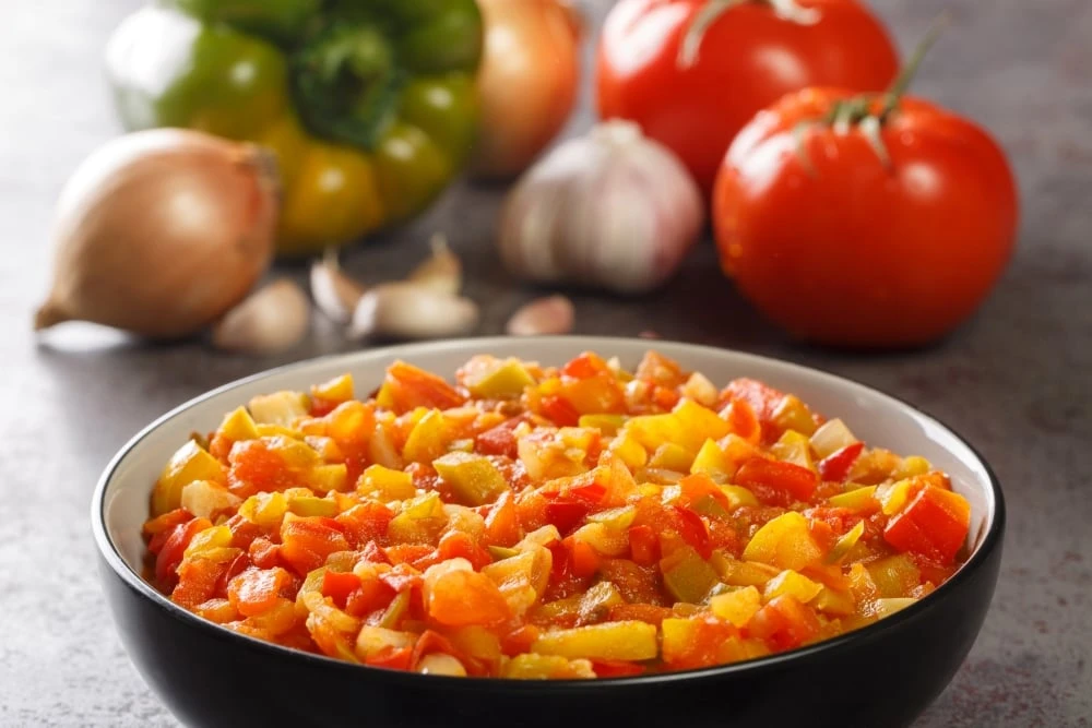 Receita simples com alho, cebola e tomate ajuda a prevenir diabetes