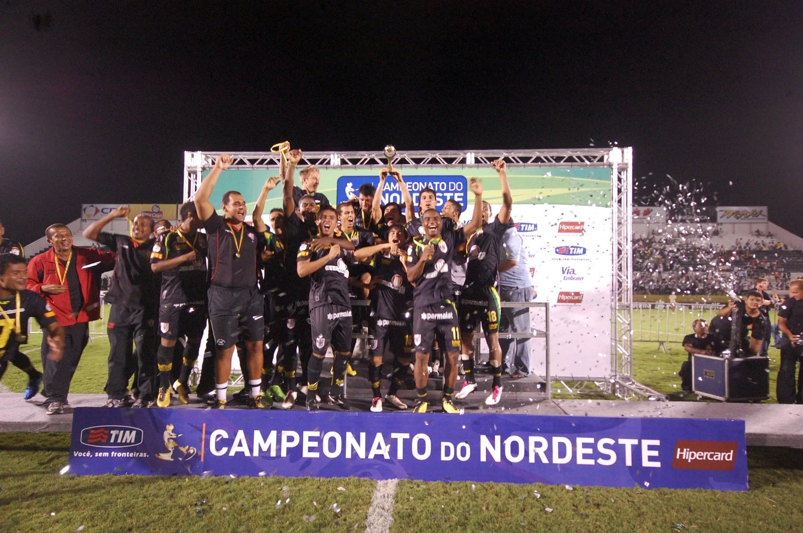 Após 16 anos, Vitória volta a decidir uma Copa do Nordeste e terá final inédita contra o Fortaleza