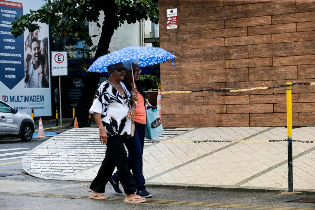 Vai chover no feriadão? Veja quando o tempo melhora em Salvador