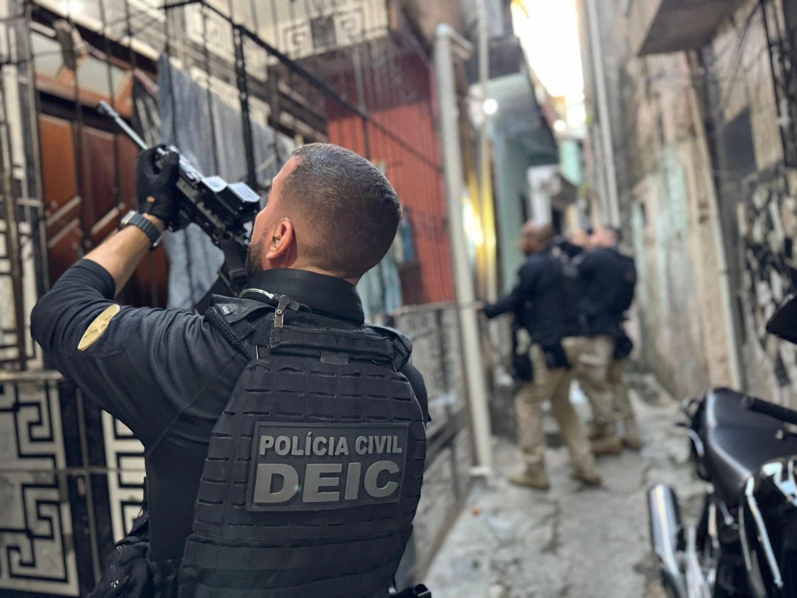 Líder do tráfico investigado por ataques a caixas eletrônicos morre em troca de tiros com a polícia