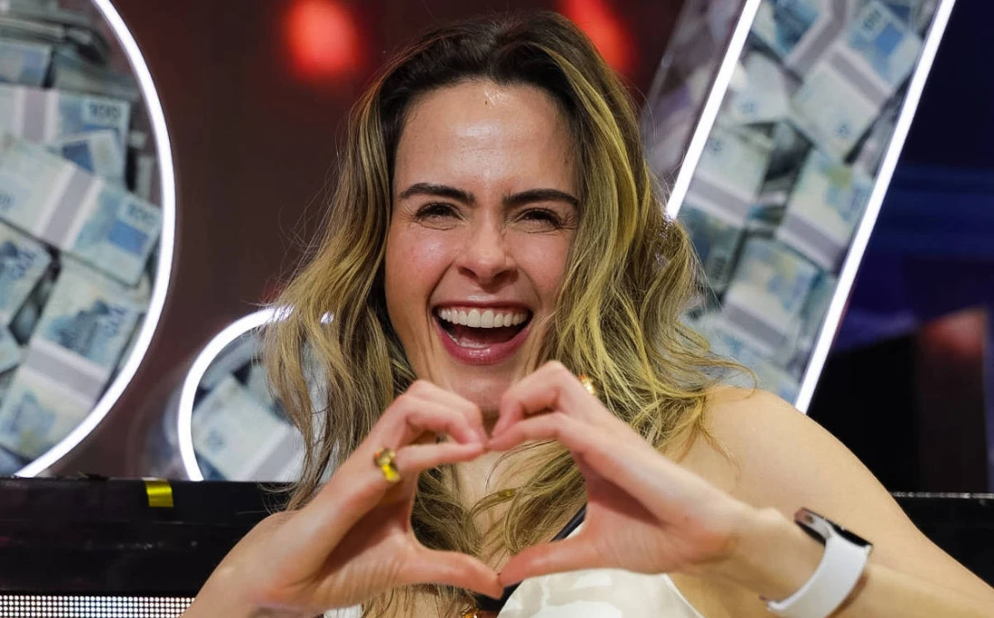Ana Paula Renault surpreende seguidores ao anunciar namoro, mas revela verdade logo depois