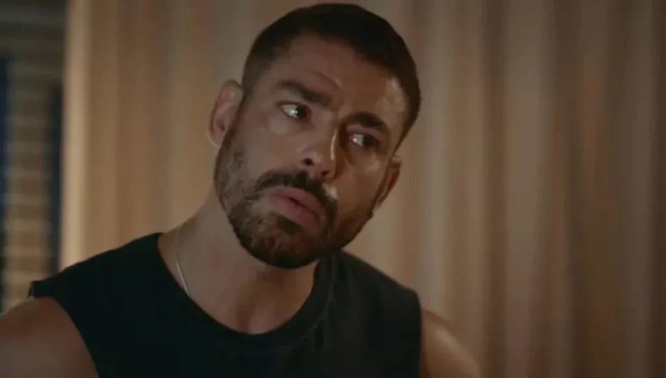Resumo de 'Vale Tudo': César corre risco de morrer com remédio envenenado nesta quarta (24)