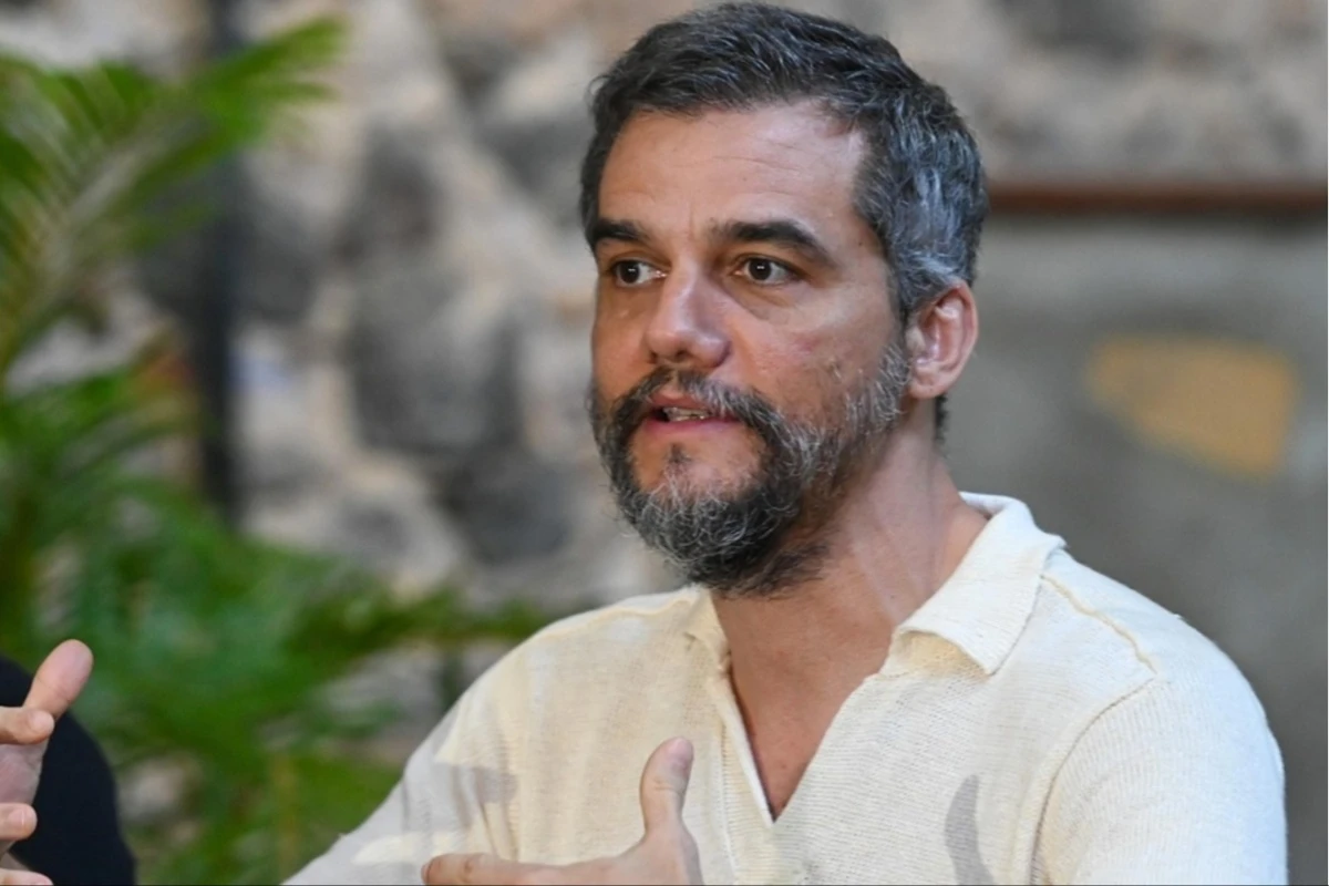 Ingressos para peça que marca retorno de Wagner Moura aos palcos começam a ser vendidos hoje