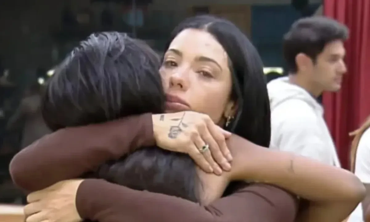 A Fazenda 17: Rayane faz as pazes com Carol e sai em defesa da ex-Miss Bumbum após insulto de Gui Boury