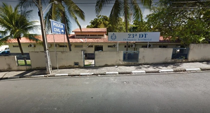 Mulher é presa após dirigir carro embriagada, desacatar policiais e oferecer suborno