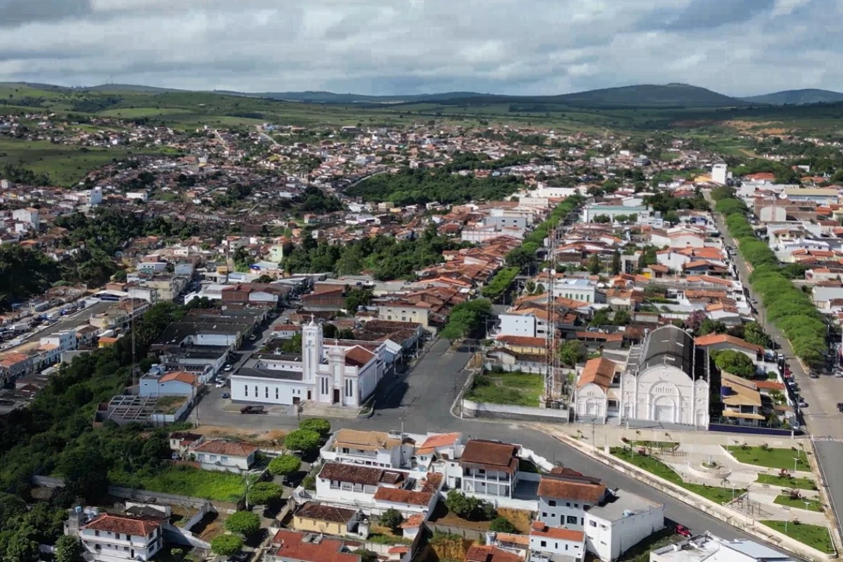 Prefeitura baiana oferece mais de 30 vagas em concurso público; saiba mais