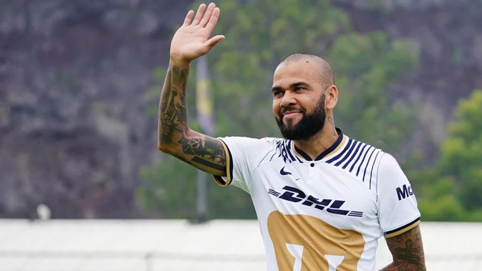 Daniel Alves perde disputa na justiça e terá que pagar indenização ao Pumas