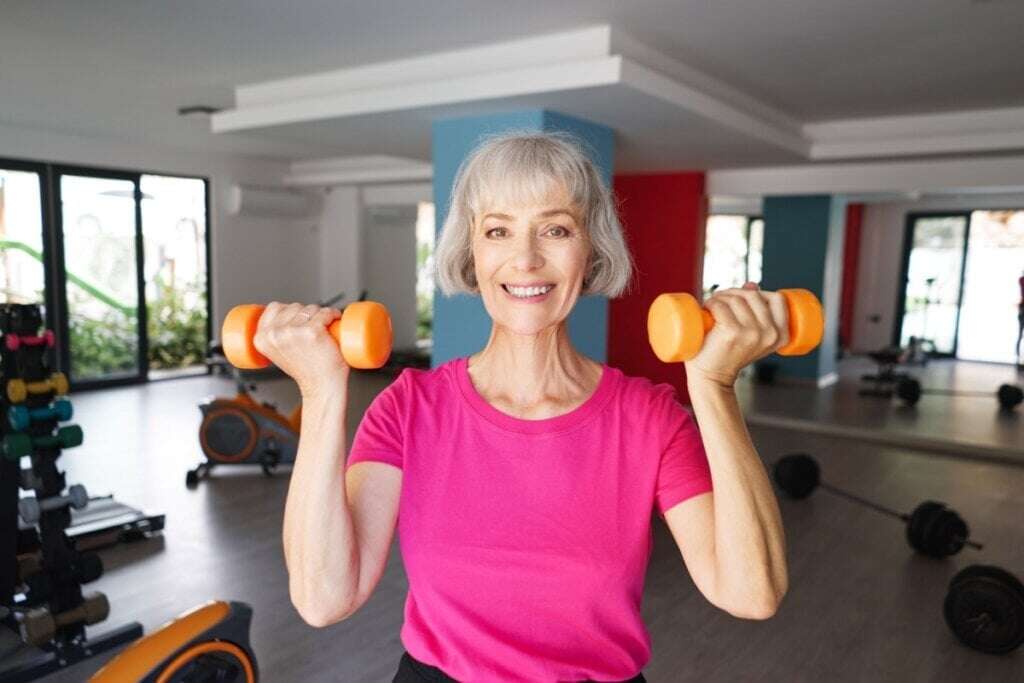 Incluir rotina de exercícios físicos na velhice ajuda a prevenir doenças, alertam especialistas