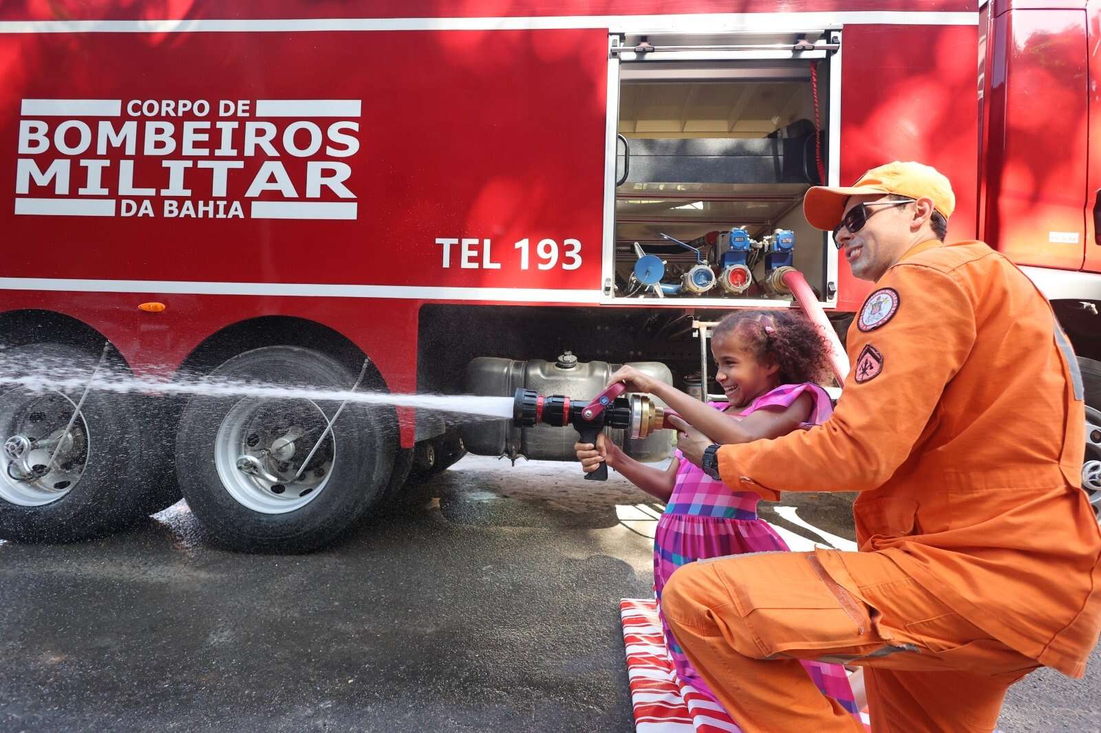 Bombeiros recebem 200 crianças de Salvador e RMS para comemorar o Dia das Crianças