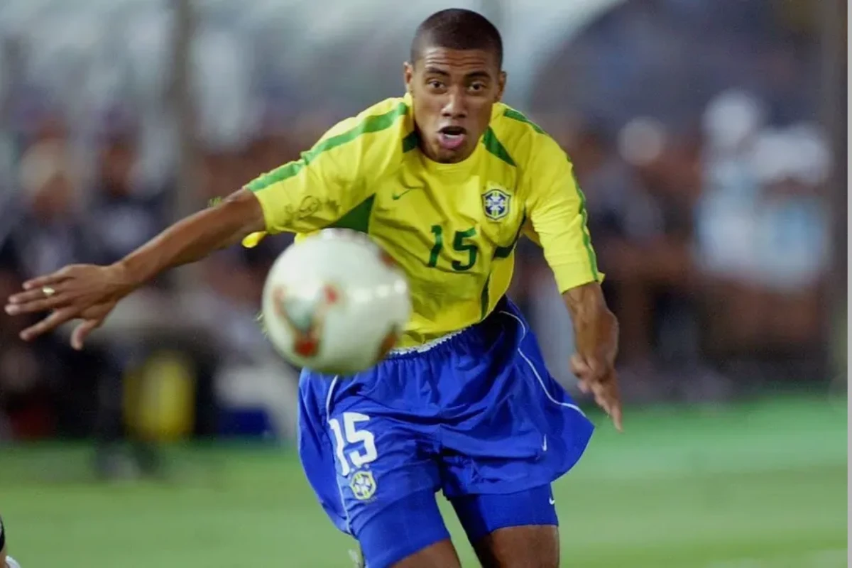 Ex-Bahia e pentacampeão com a Seleção Brasileira em 2002 é internado com obstrução em artérias do coração