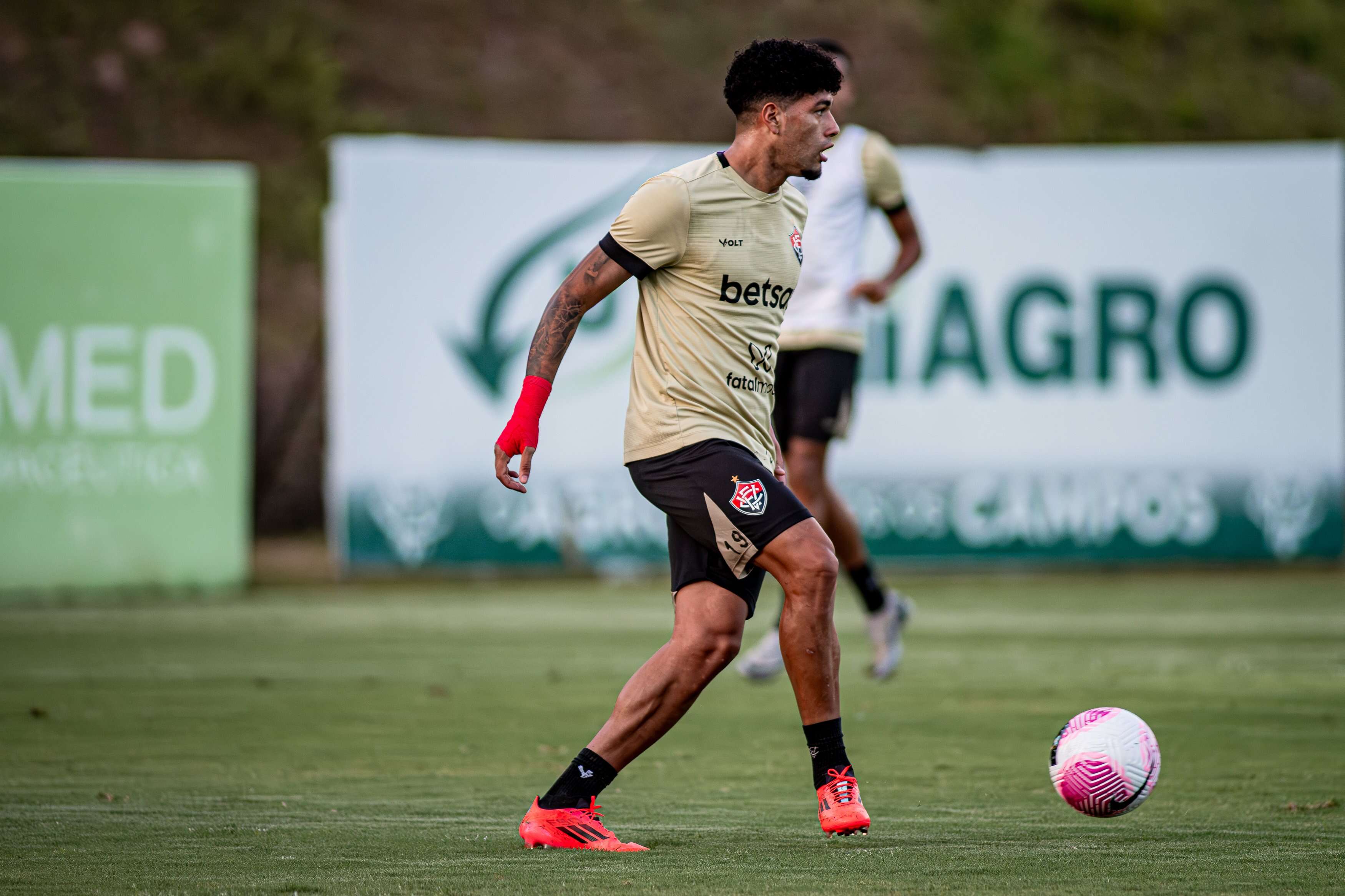 Vitória testa substitutos de suspensos em preparação para o Corinthians